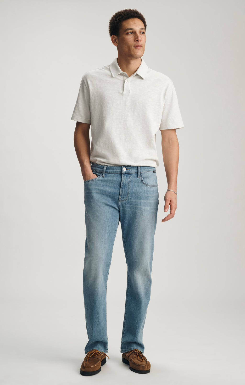 ZACH STRAIGHT LEG IN LIGHT BRUSHED SUPERMOVE - Mavi Jeans