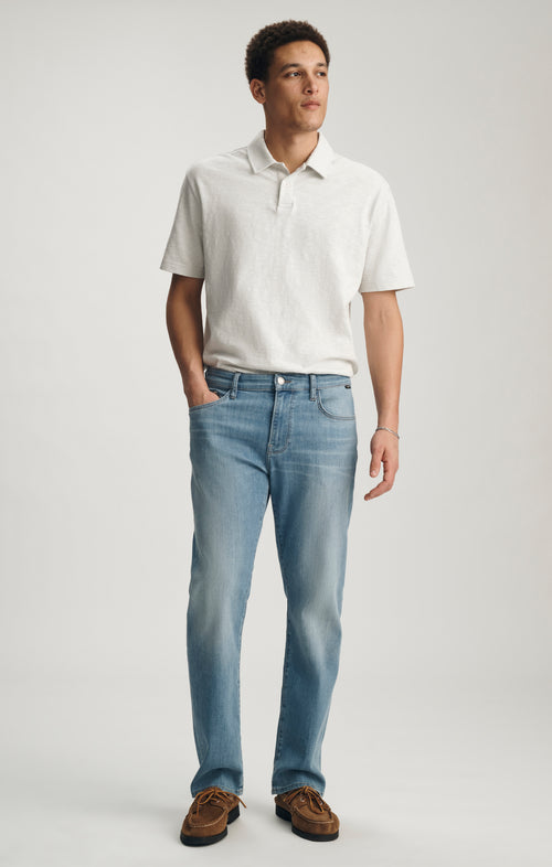 ZACH STRAIGHT LEG IN LIGHT BRUSHED SUPERMOVE - Mavi Jeans