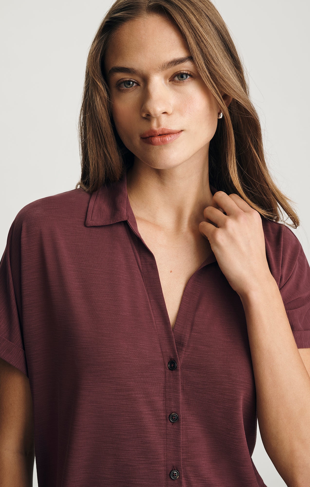LUXE TOUCH TENCEL™ BUTTON-UP T-SHIRT IN SASSAFRAS - Mavi Jeans