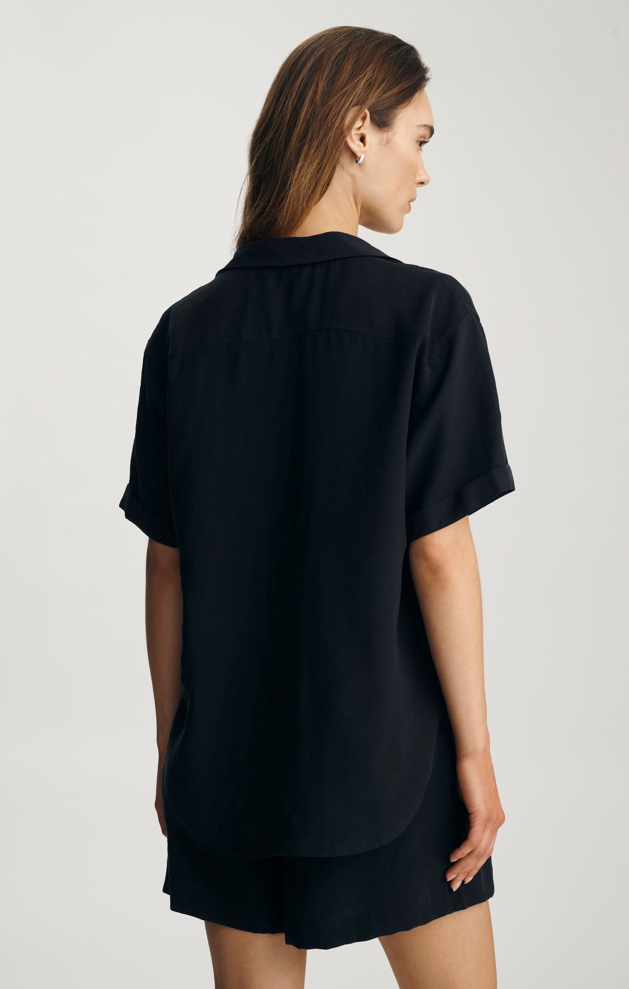 LUXE TOUCH SHORT SLEEVE BUTTON-UP SHIRT IN BLACK - Mavi Jeans
