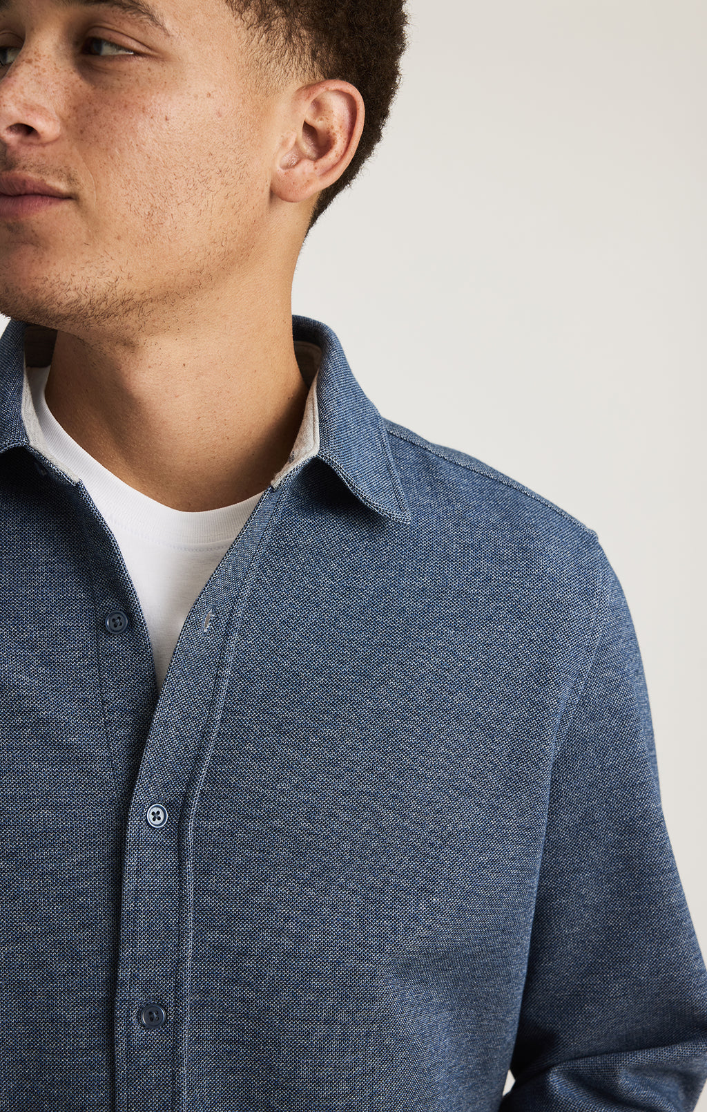 LONG SLEEVE BUTTON-UP SHIRT IN DARK DENIM