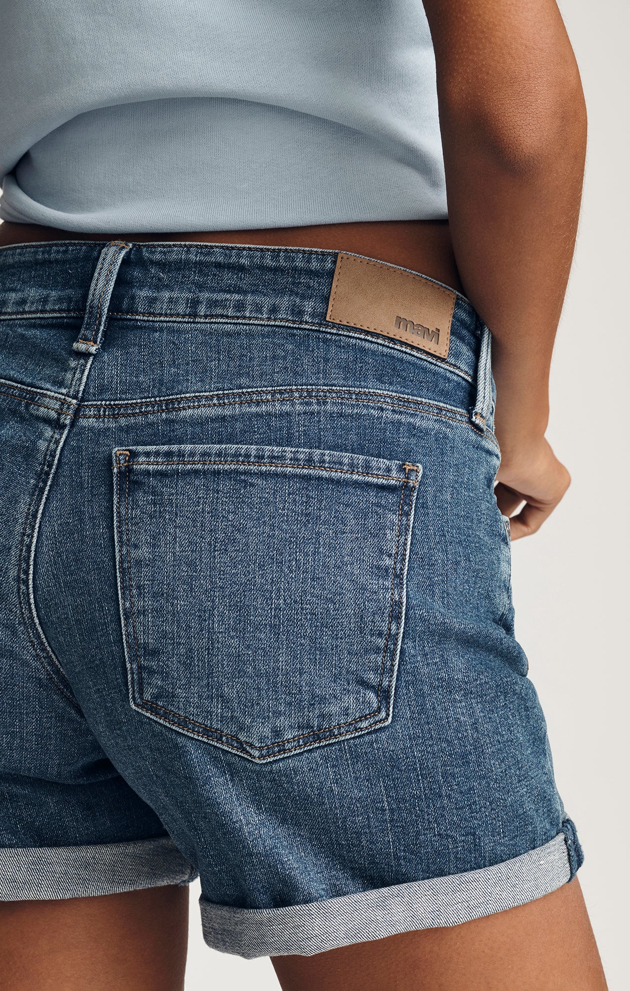 JULIA RELAXED SHORTS IN DARK BRUSHED FLEX BLUE - Mavi Jeans