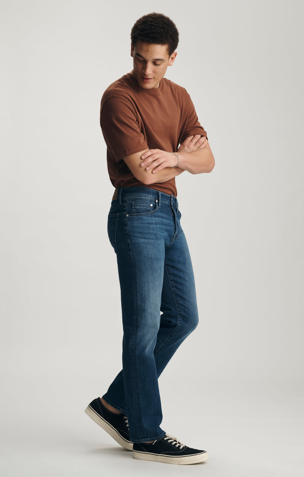 ZACH STRAIGHT LEG IN DARK BRUSHED WILLIAMSBURG - Mavi Jeans