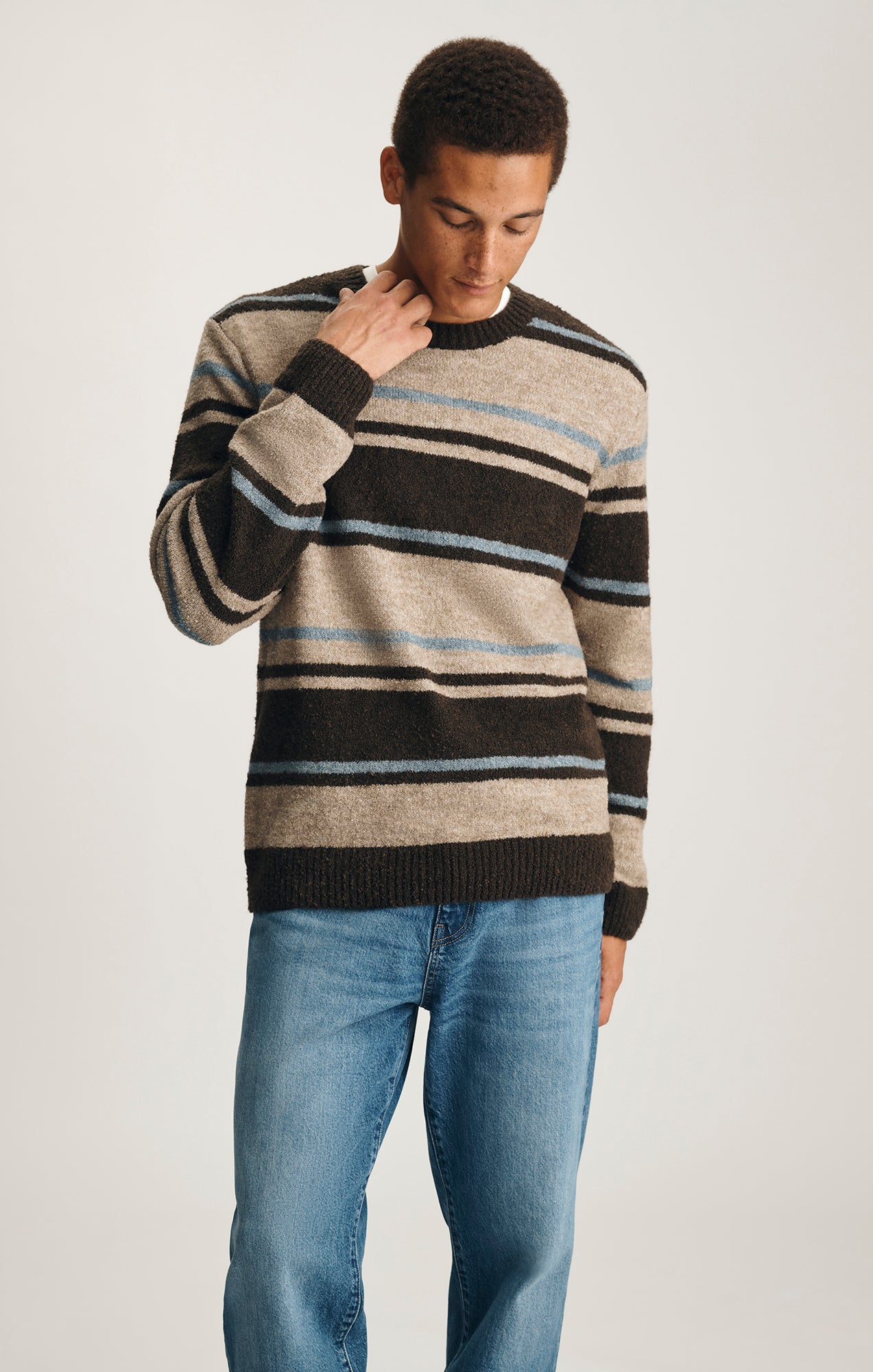STRIPED CREW NECK SWEATER IN SEAL BROWN