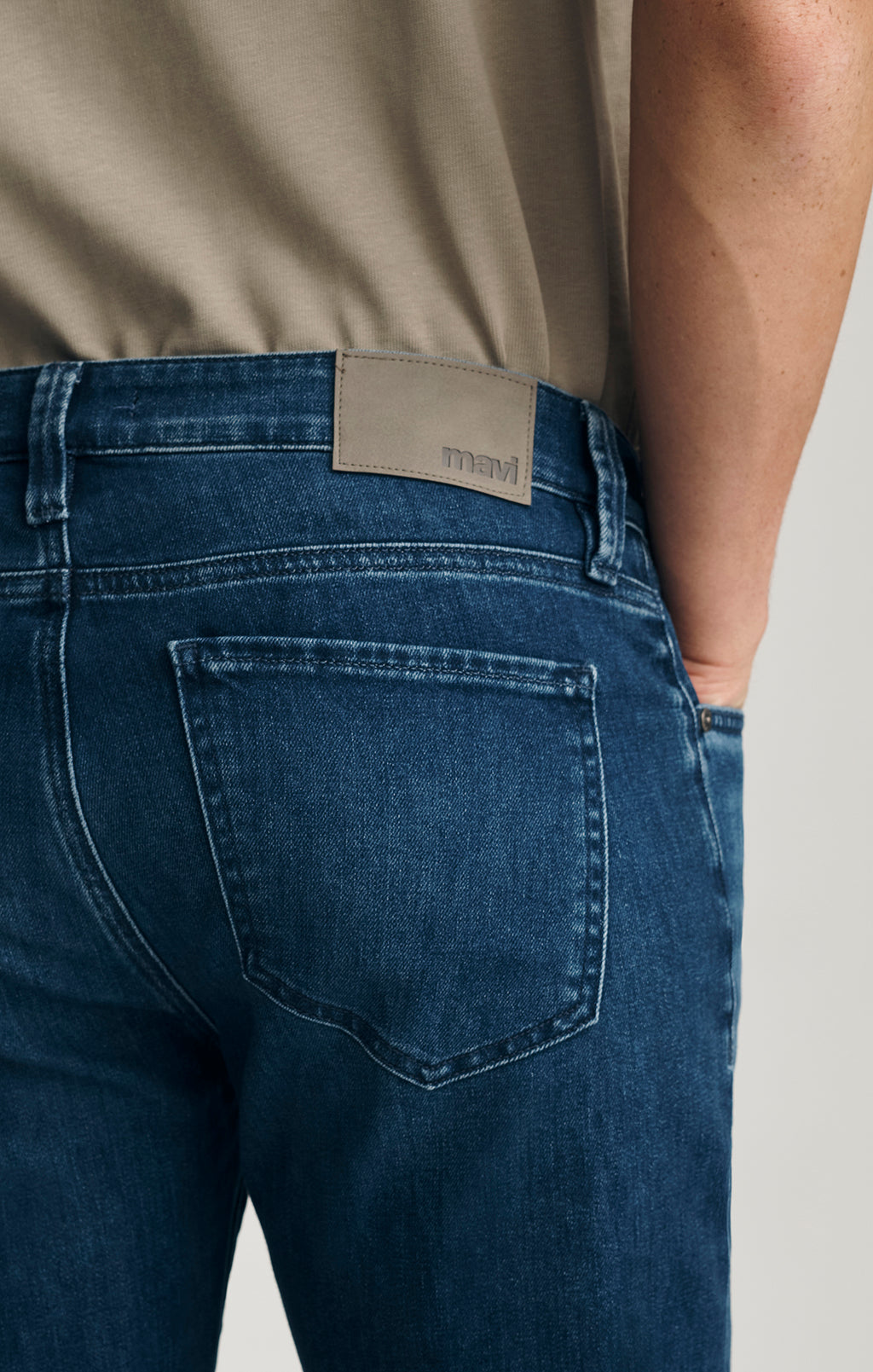 MARCUS SLIM STRAIGHT LEG IN DARK AIR-LITE