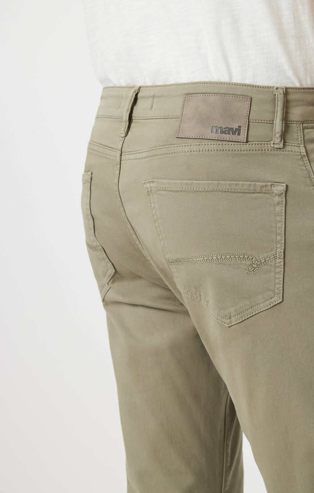 ZACH STRAIGHT LEG IN RESEDA CASUAL TWILL - Mavi Jeans
