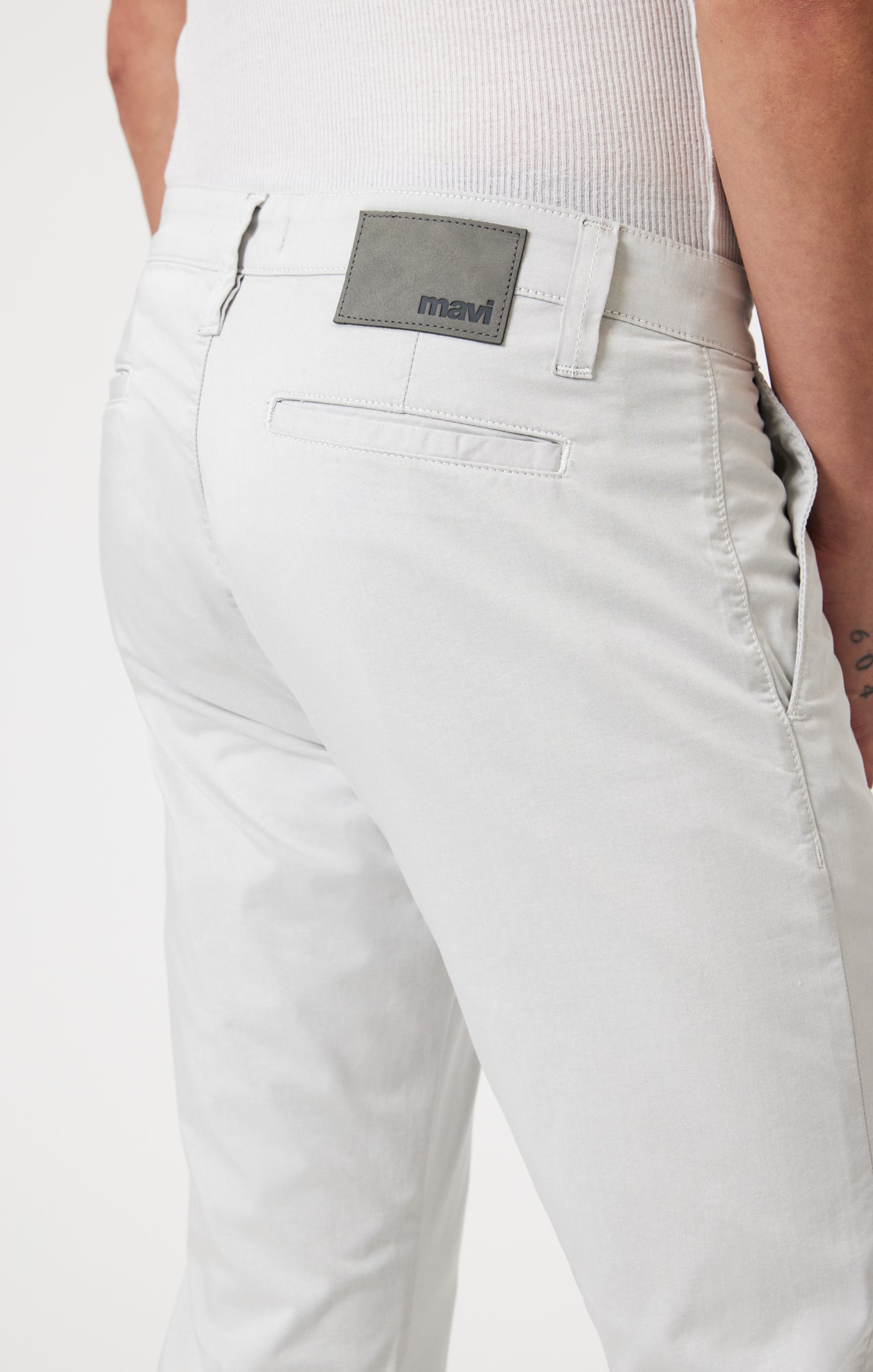 MILTON SLIM STRAIGHT CHINO PANTS IN STONE CITY SMART - Mavi Jeans