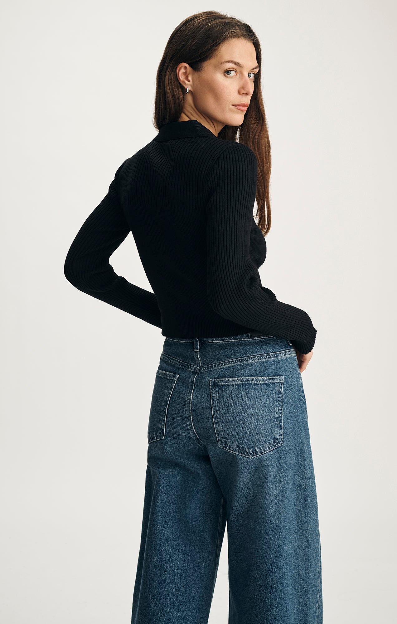 BUTTON-UP CARDIGAN IN BLACK