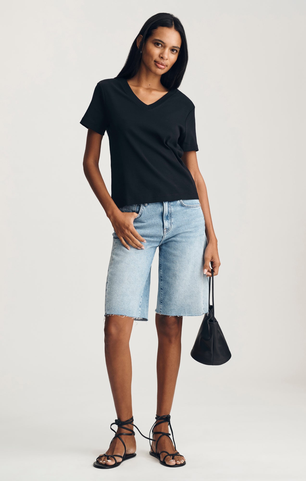 OLIVIA V-NECK T-SHIRT IN BLACK