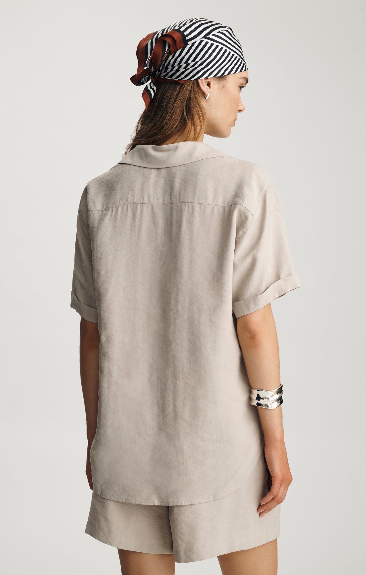 LUXE TOUCH SHORT SLEEVE BUTTON-UP SHIRT IN OYSTER GRAY - Mavi Jeans