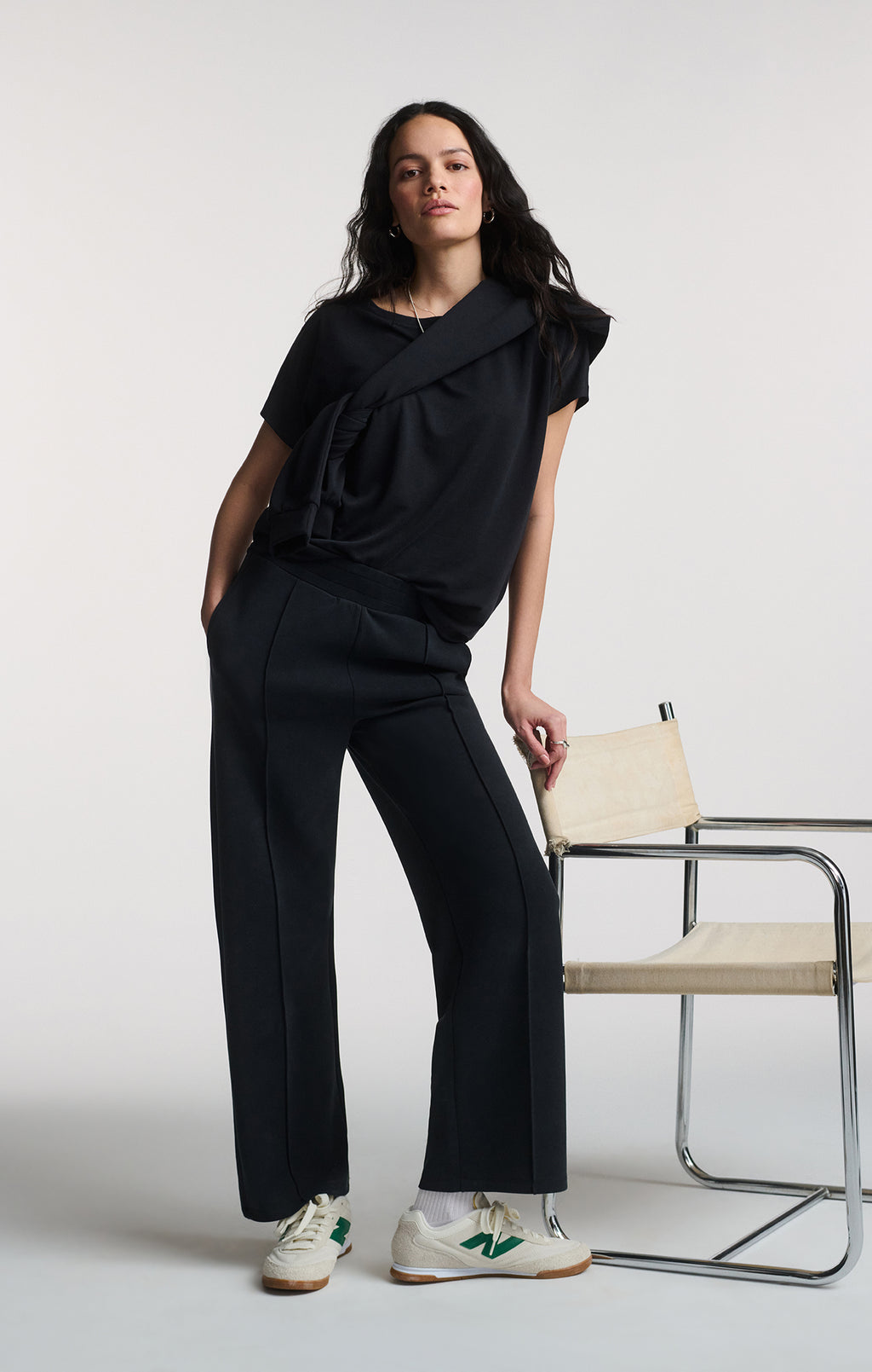 LUXE TOUCH TENCEL™ BOAT NECK T-SHIRT IN BLACK - Mavi Jeans