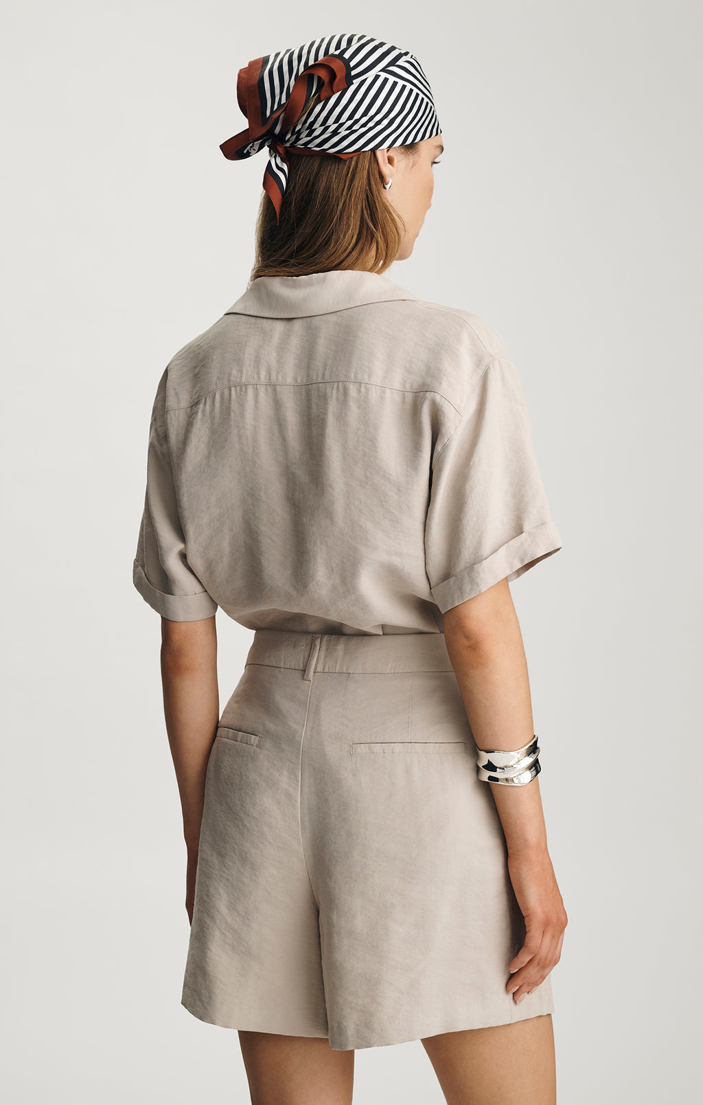 LUXE TOUCH PLEATED SHORTS IN OYSTER GRAY - Mavi Jeans