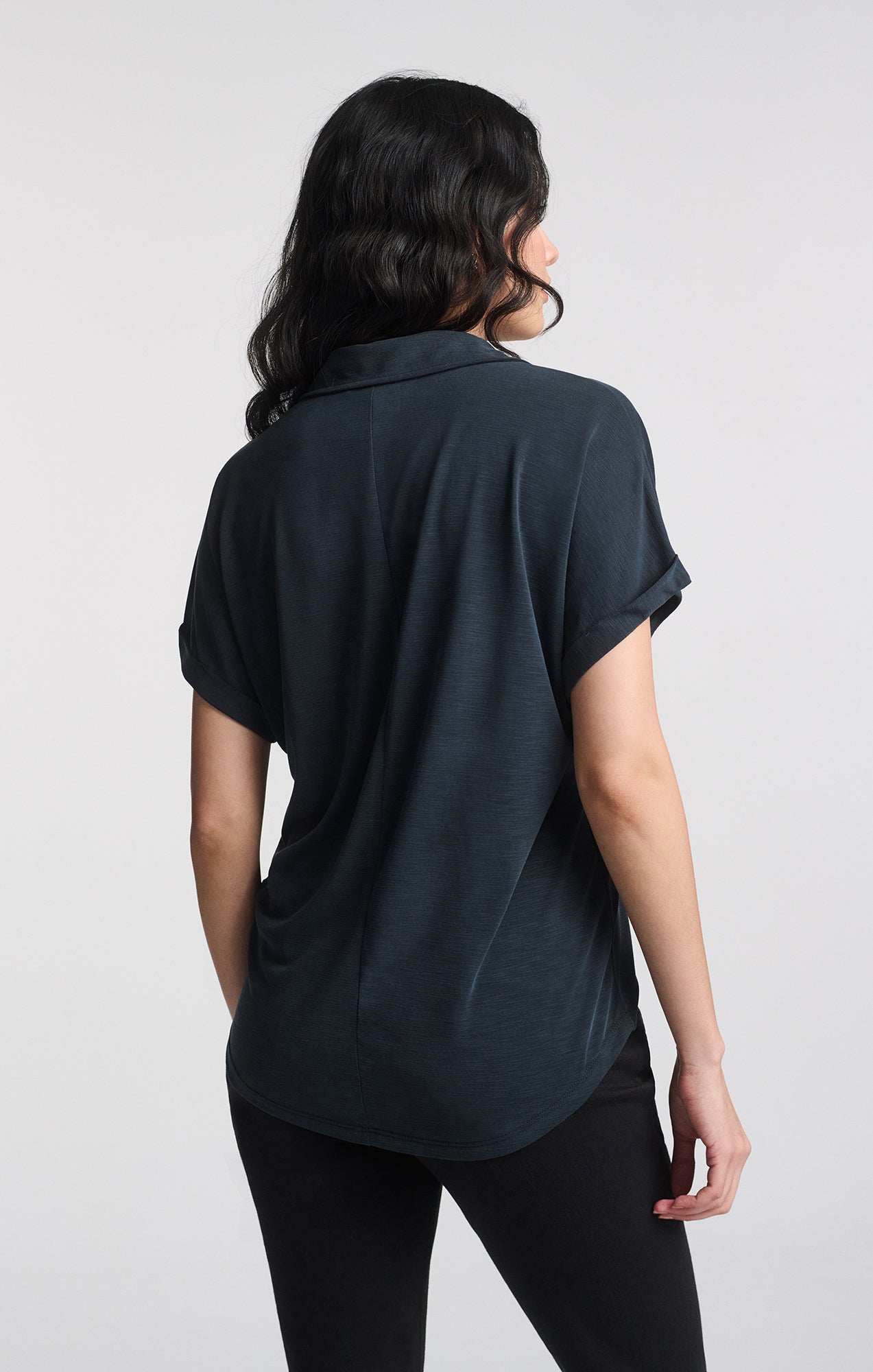 LUXE TOUCH TENCEL™ BUTTON-UP T-SHIRT IN BLACK - Mavi Jeans
