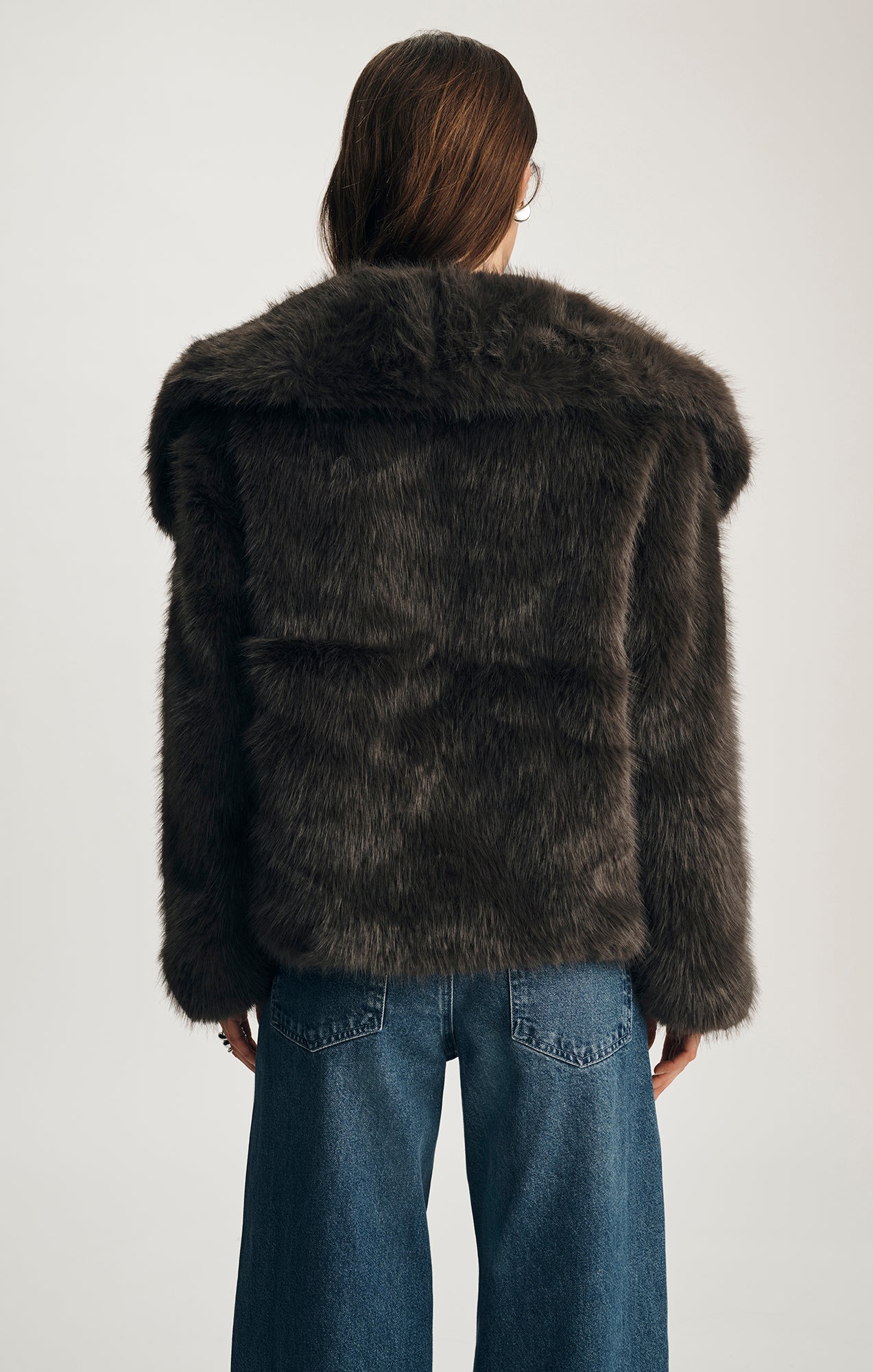 FAUX FUR SHORT JACKET IN TURKISH COFFEE