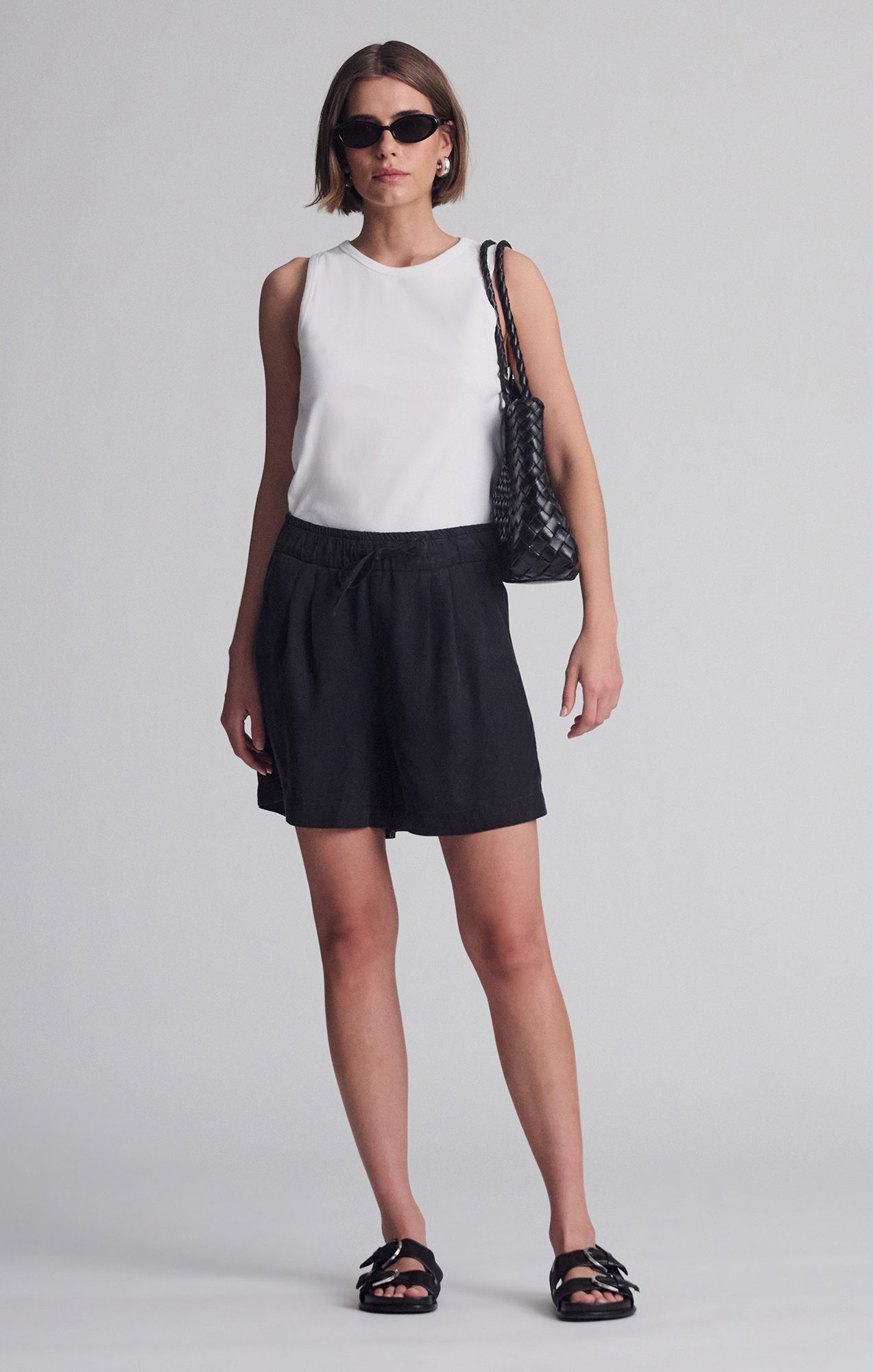 PENNY PLEATED SHORTS IN BLACK USED GOLD - Mavi Jeans