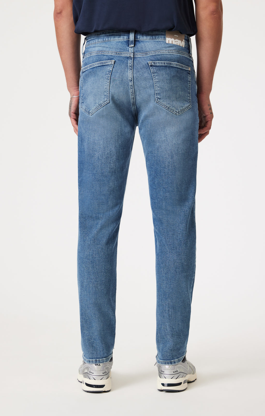 STEVE ATHLETIC FIT IN MID BRUSHED CLASSIC BLUE - Mavi Jeans