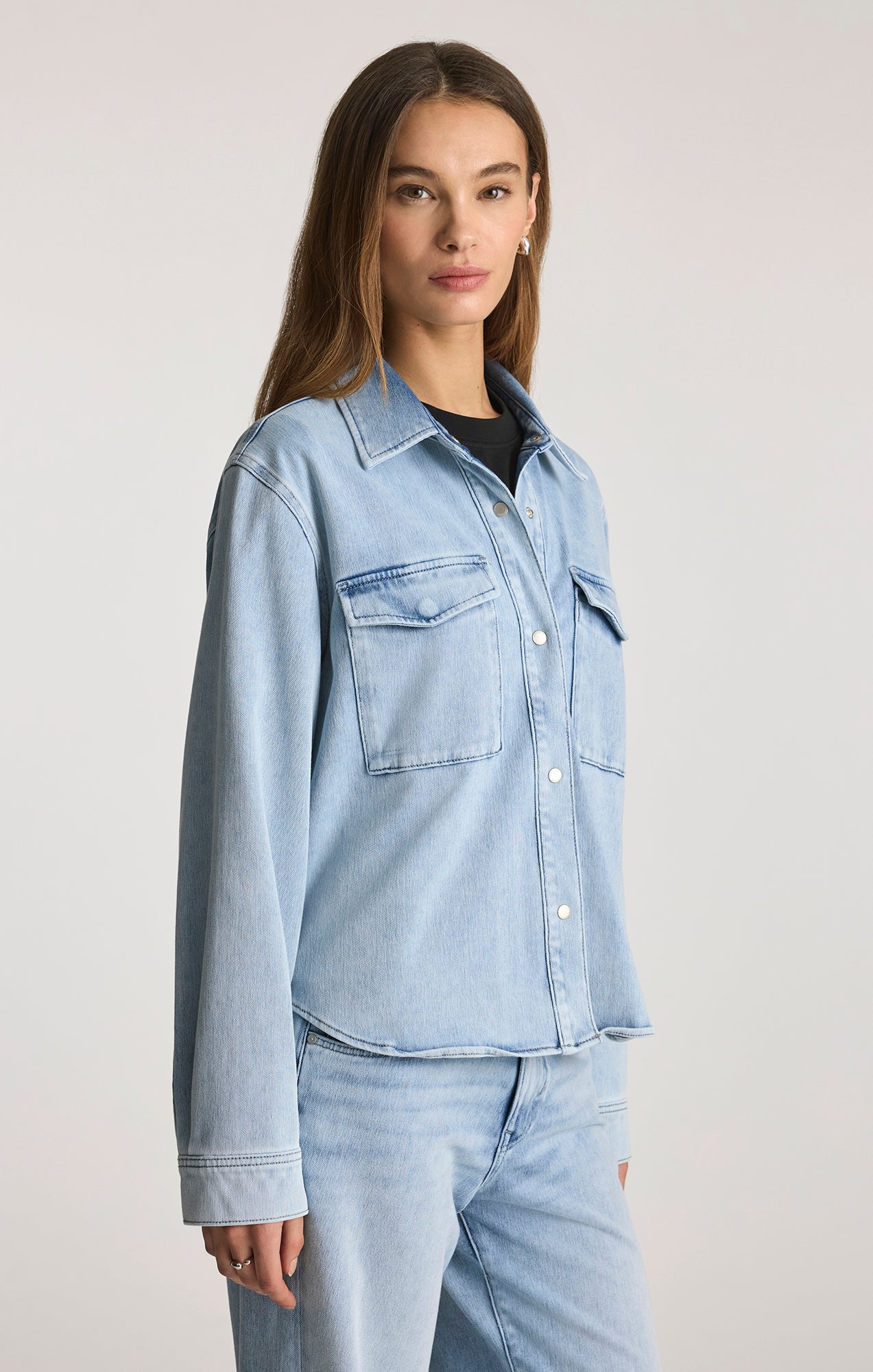 TIA DENIM SHIRT IN LIGHT MOVE