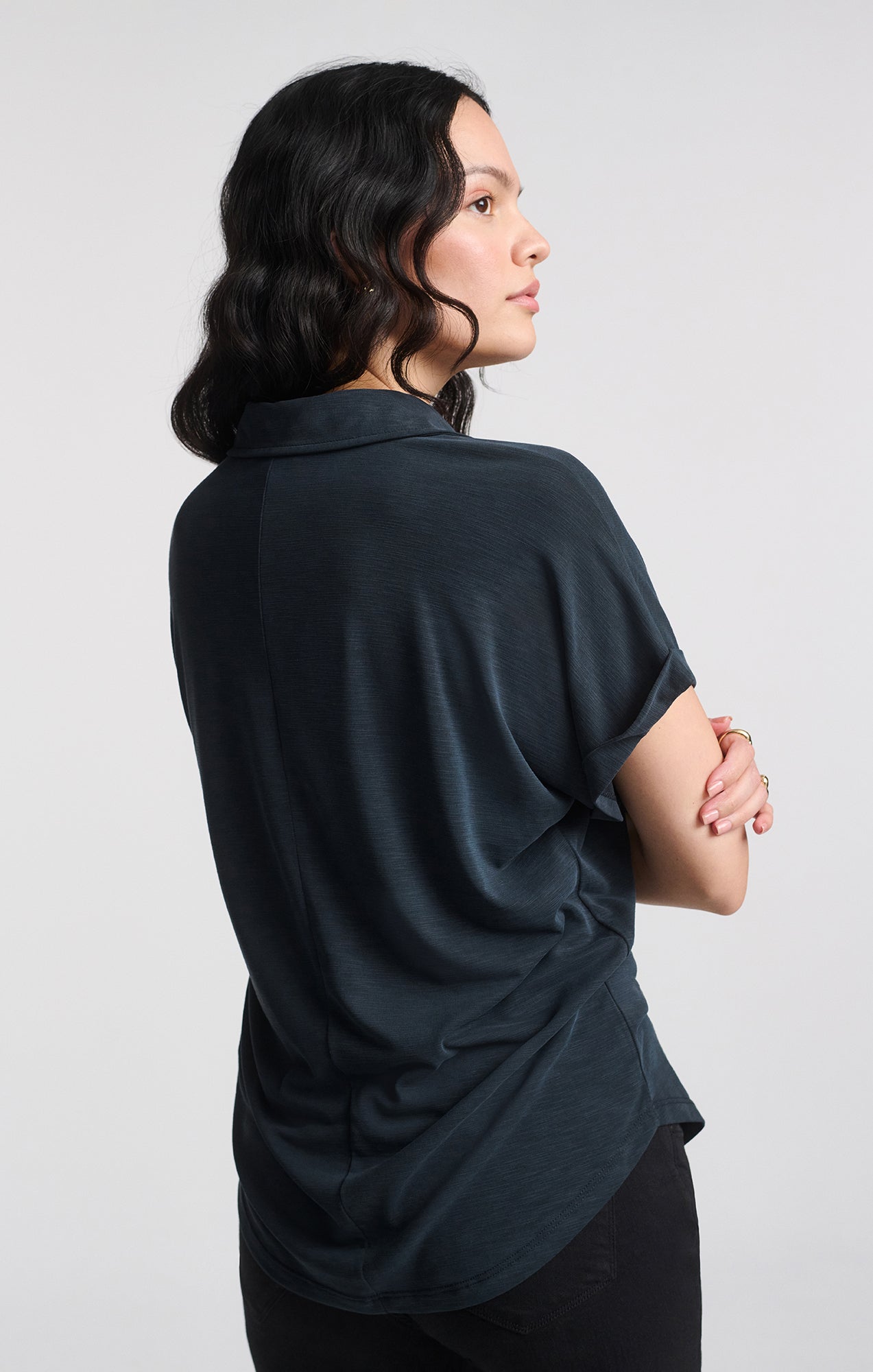 LUXE TOUCH TENCEL™ BUTTON-UP T-SHIRT IN BLACK - Mavi Jeans