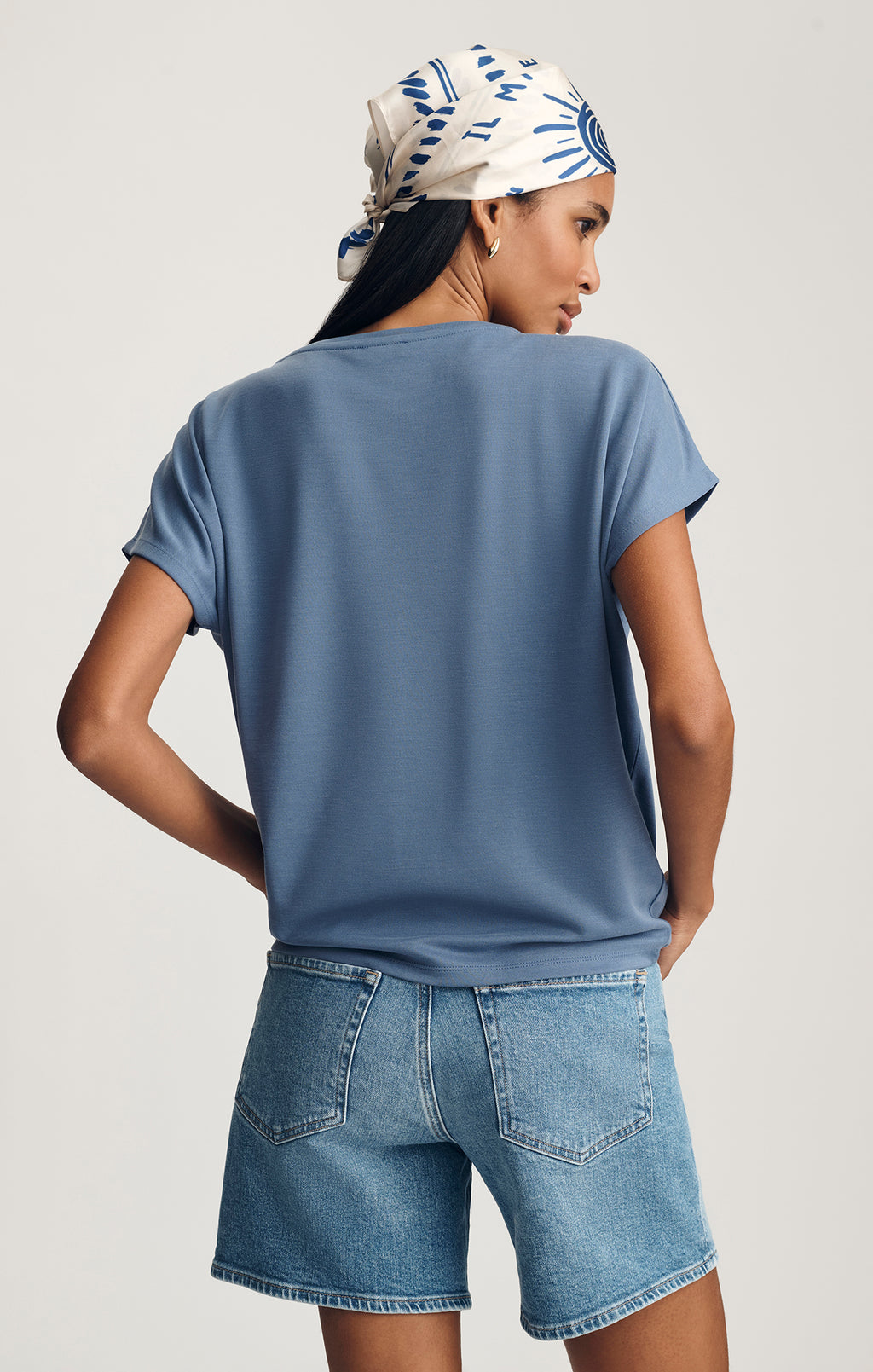 LUXE TOUCH TENCEL™ BOAT NECK T-SHIRT IN BIJOU BLUE - Mavi Jeans