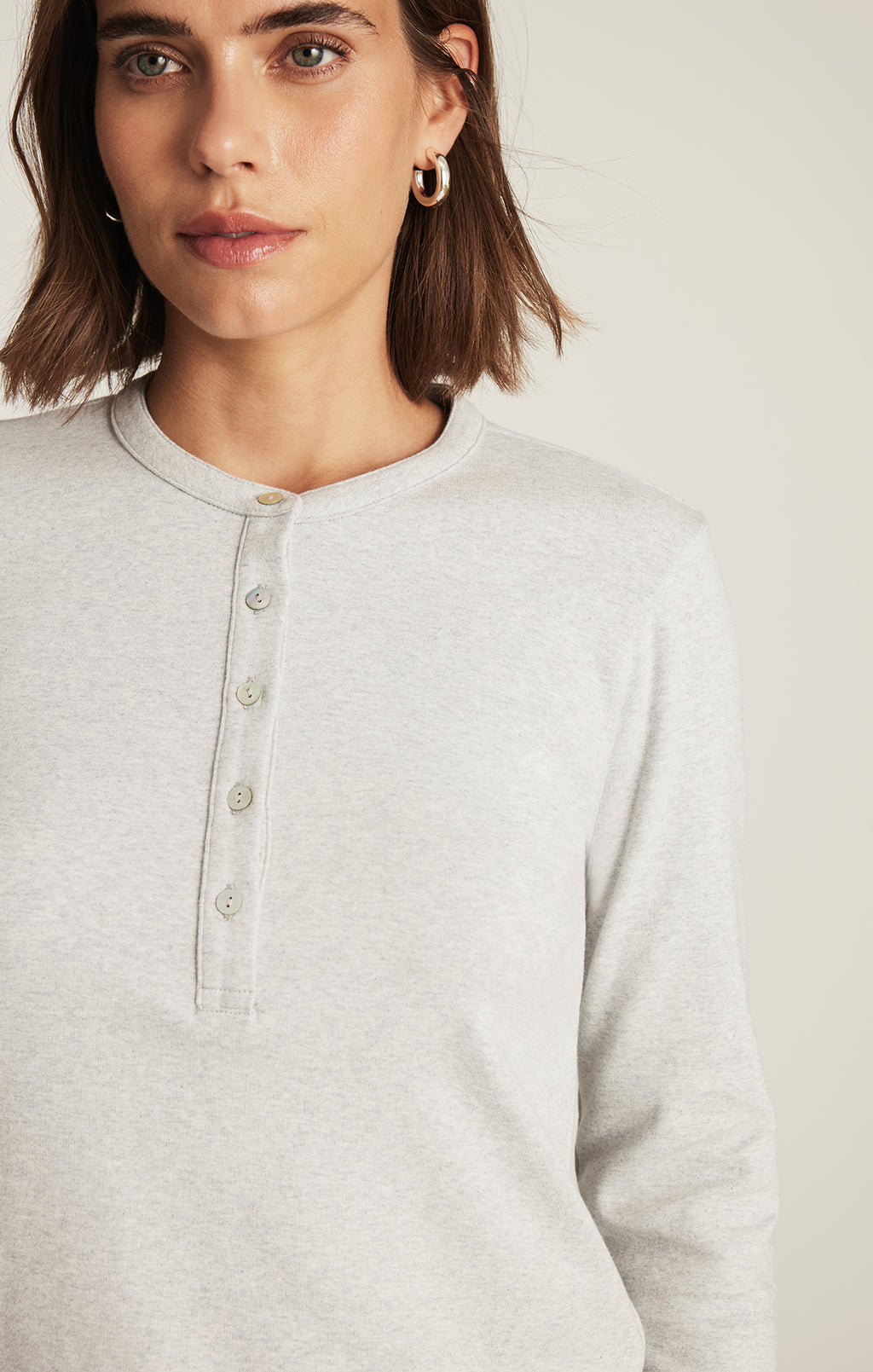 CROPPED HENLEY T-SHIRT IN LIGHT GREY MELANGE
