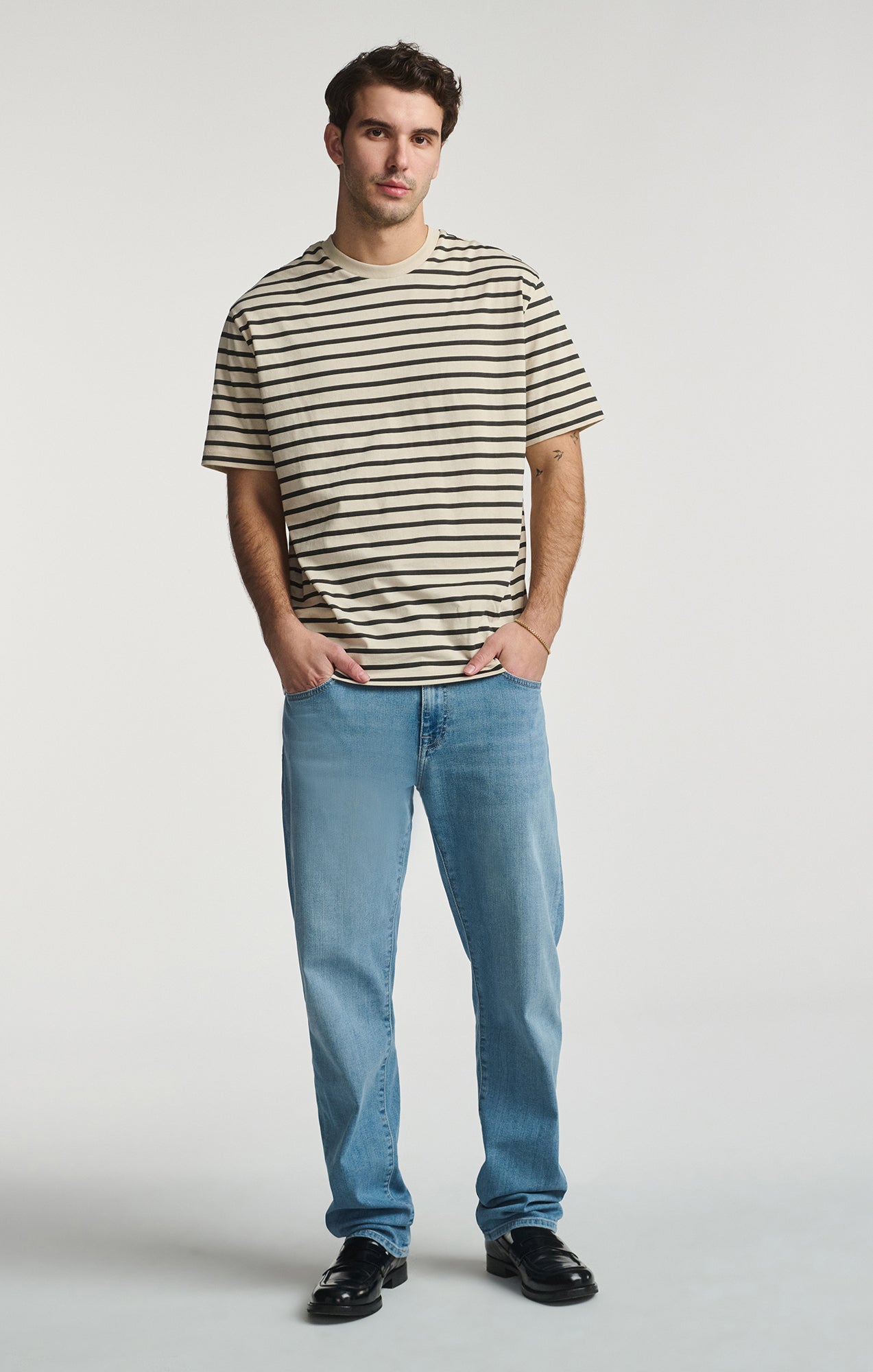 STRIPED SHORT SLEEVE CREW NECK T-SHIRT IN PELICAN - Mavi Jeans