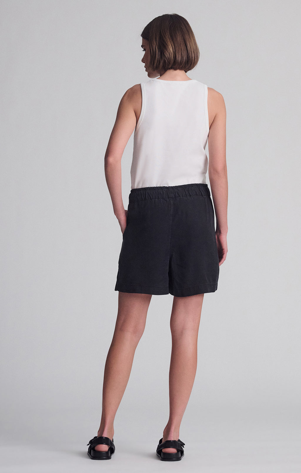 PENNY PLEATED SHORTS IN BLACK USED GOLD - Mavi Jeans