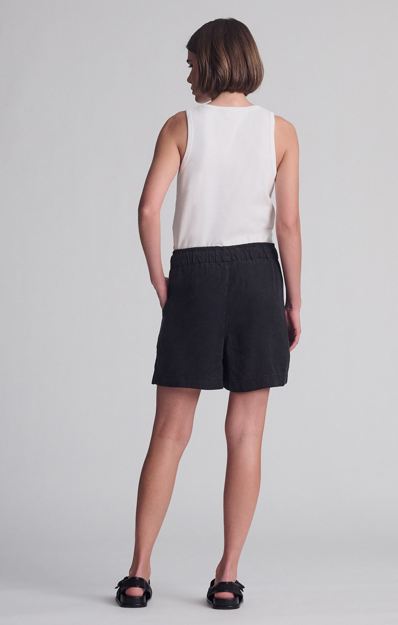 PENNY PLEATED SHORTS IN BLACK USED GOLD - Mavi Jeans