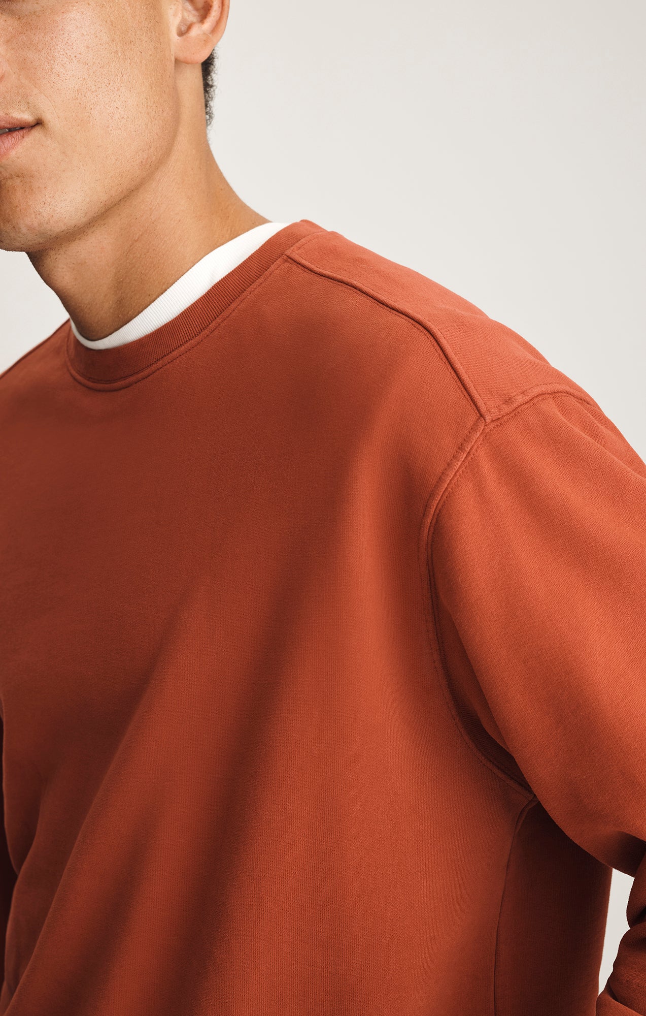 CREW NECK SWEATSHIRT IN BARN RED - Mavi Jeans
