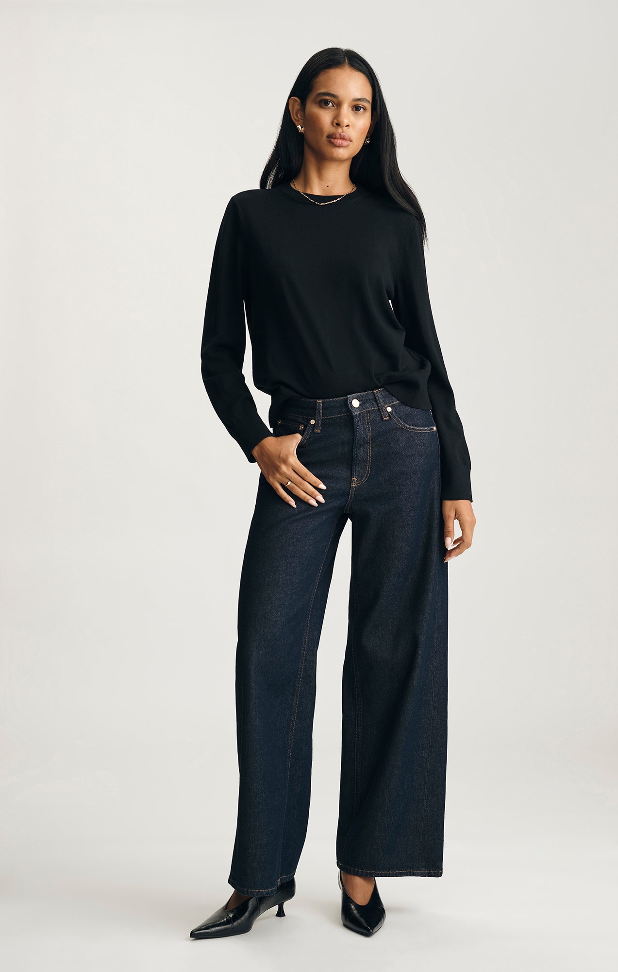 EDITION WOOL CREW NECK SWEATER IN BLACK