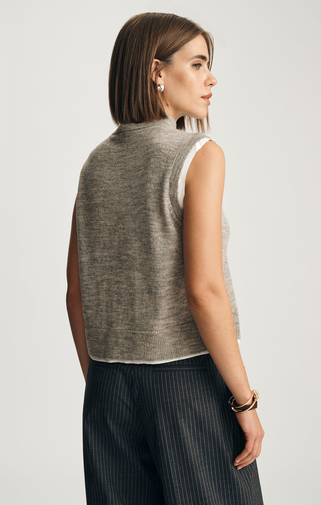 CARDIGAN SWEATER VEST IN MID GREY MELANGE
