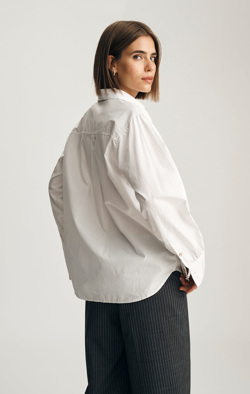 LONG SLEEVE BUTTON-UP SHIRT IN BEIGE STRIPE