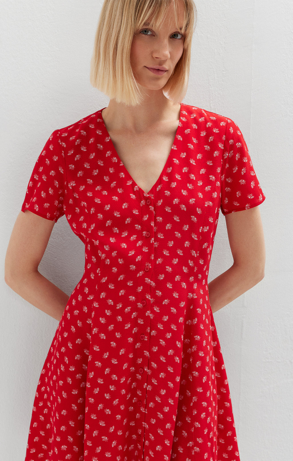 BUTTON-FRONT MINI DRESS IN URBAN RED PETAL PRINT