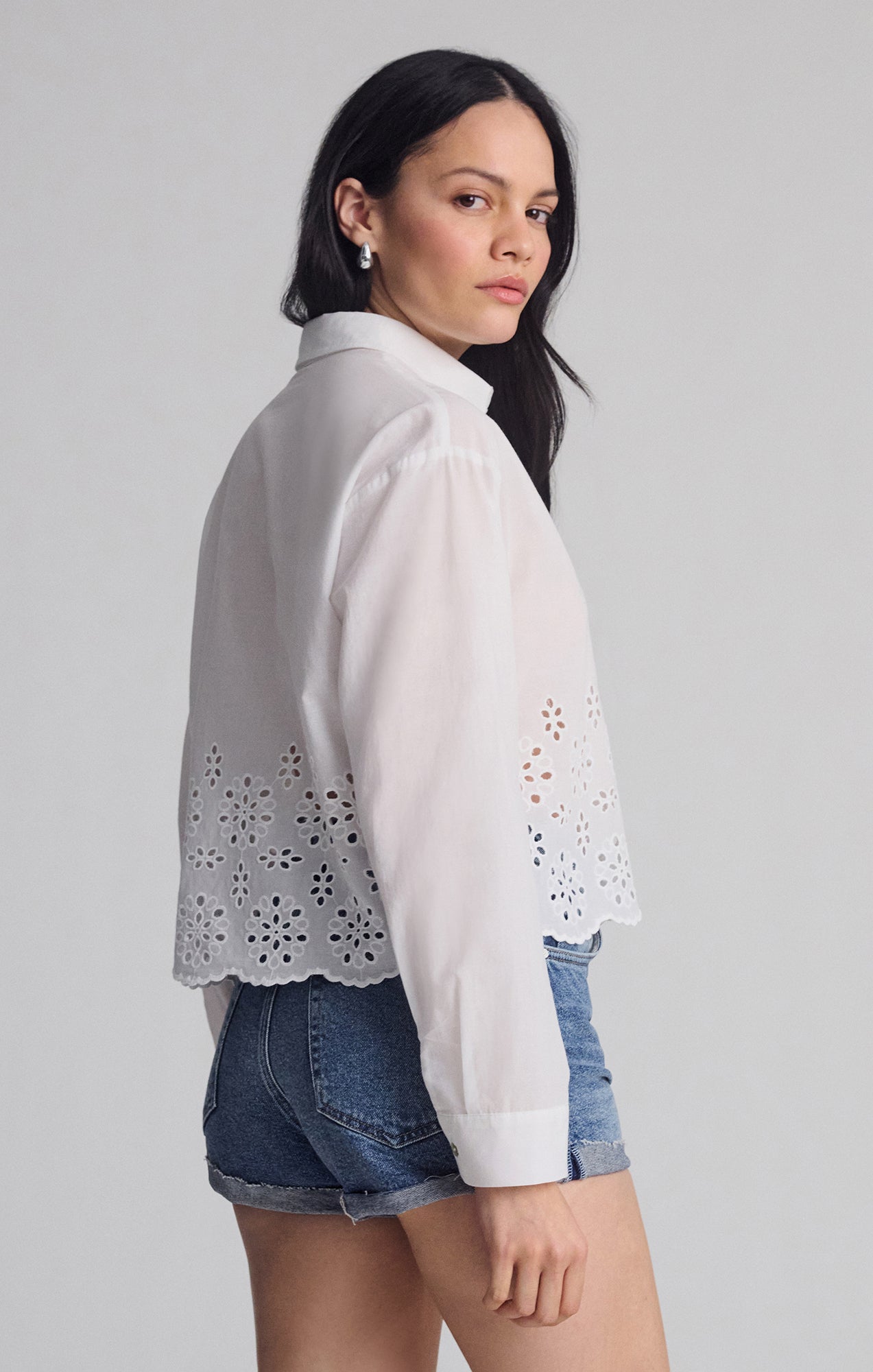 CROPPED EYELET EMBROIDERY SHIRT IN WHITE - Mavi Jeans