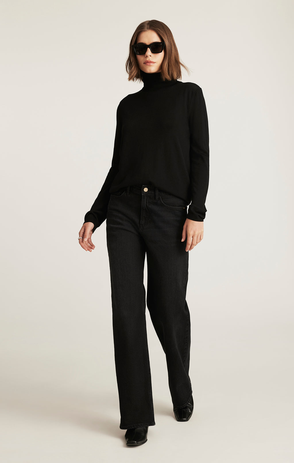 EDITION WOOL TURTLENECK SWEATER IN BLACK
