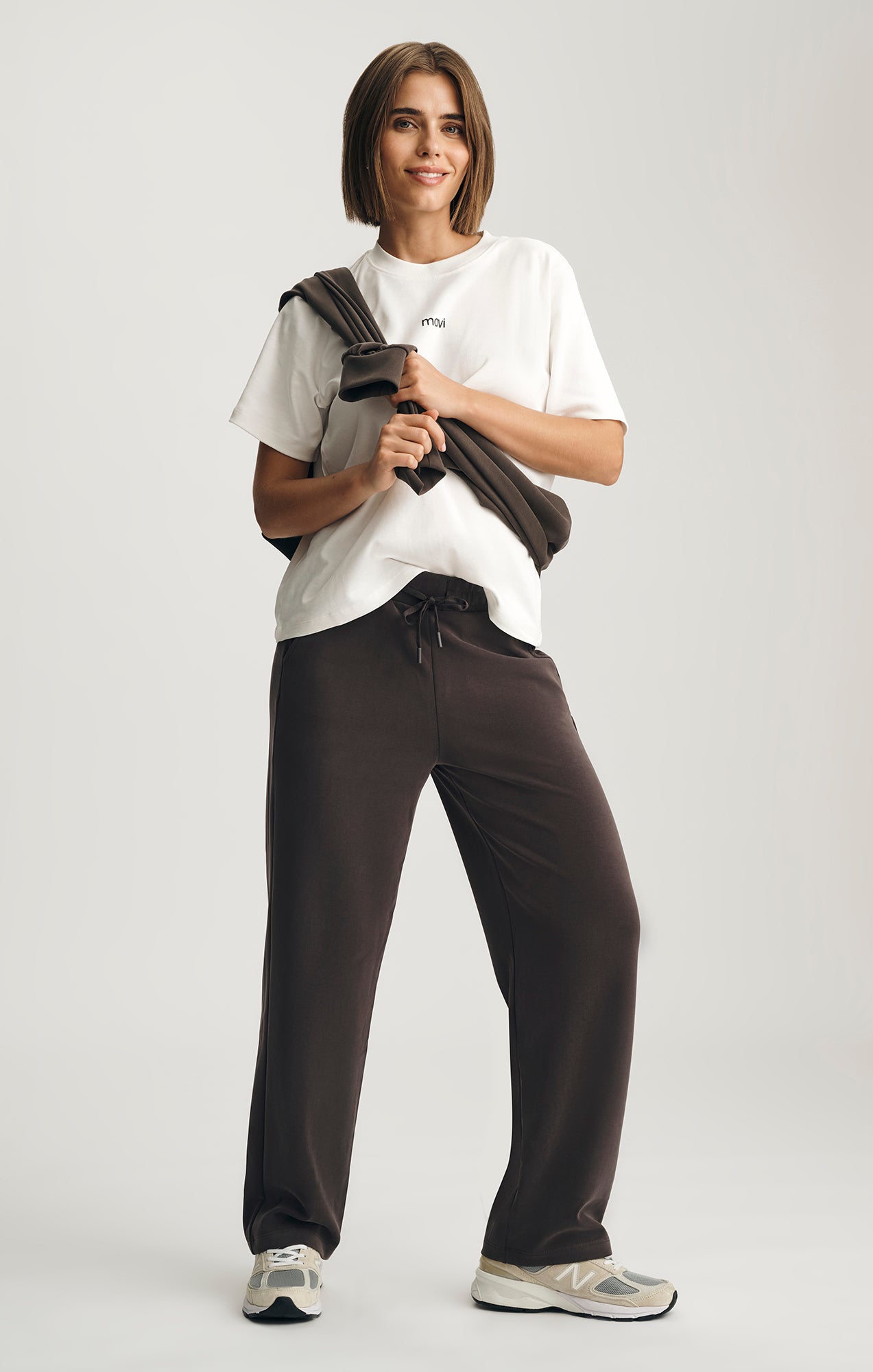 SPORTY LUXE TENCEL™ STRAIGHT LEG PANTS IN COFFEE BEAN