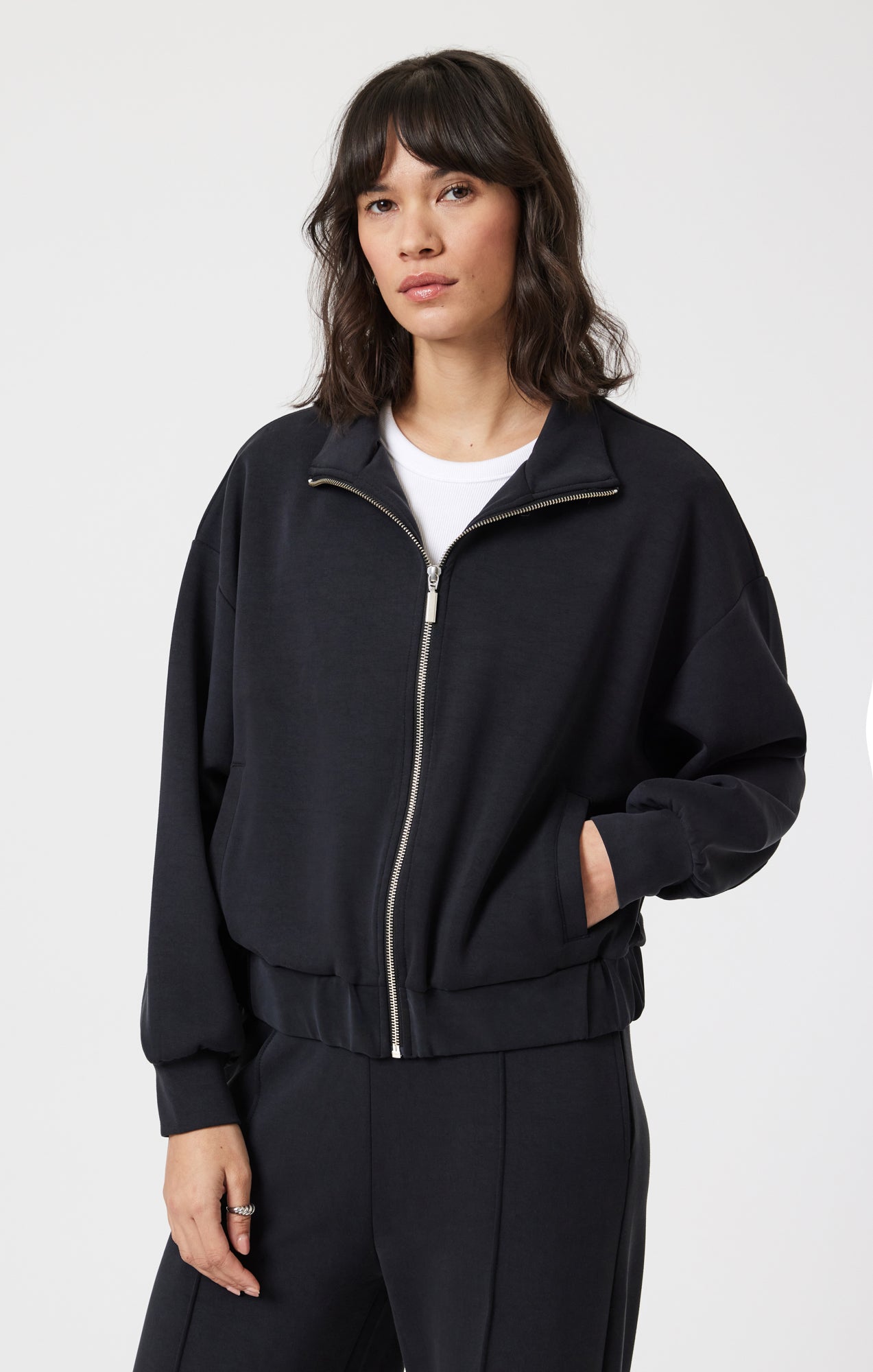 SPORTY LUXE TENCEL™ FULL ZIP SWEATSHIRT IN BLACK - Mavi Jeans