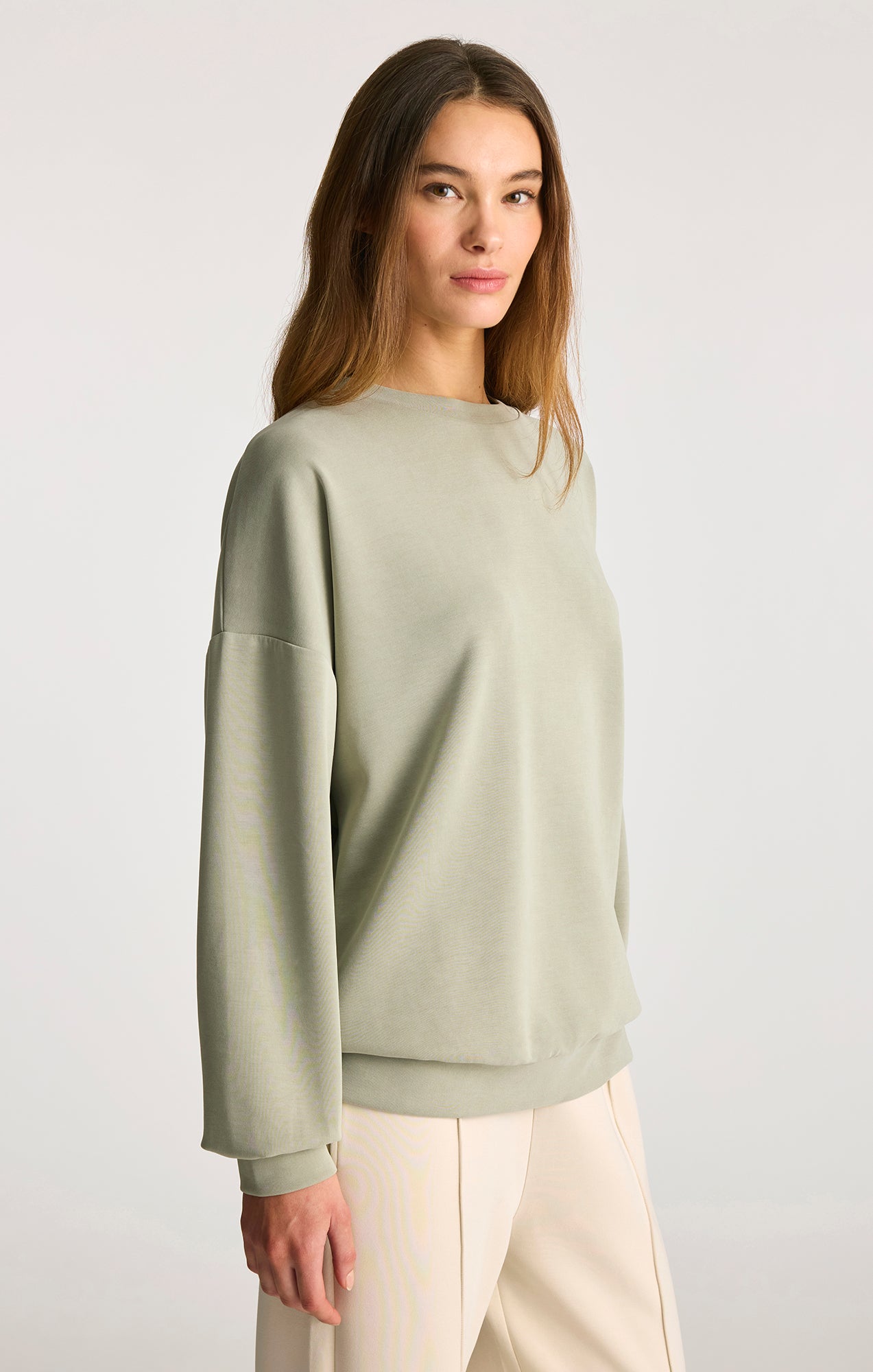 LUXE TOUCH TENCEL™ SWEATSHIRT IN SEAGRASS - Mavi Jeans