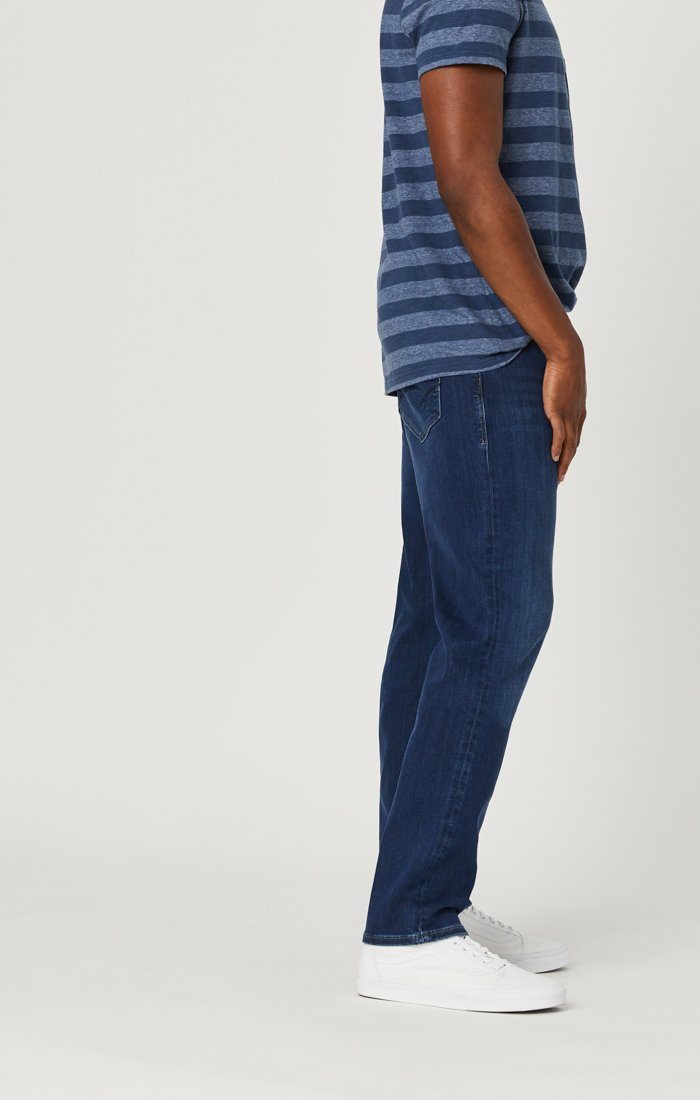 MARCUS SLIM STRAIGHT LEG IN DARK BLUE SUPERMOVE - Mavi Jeans