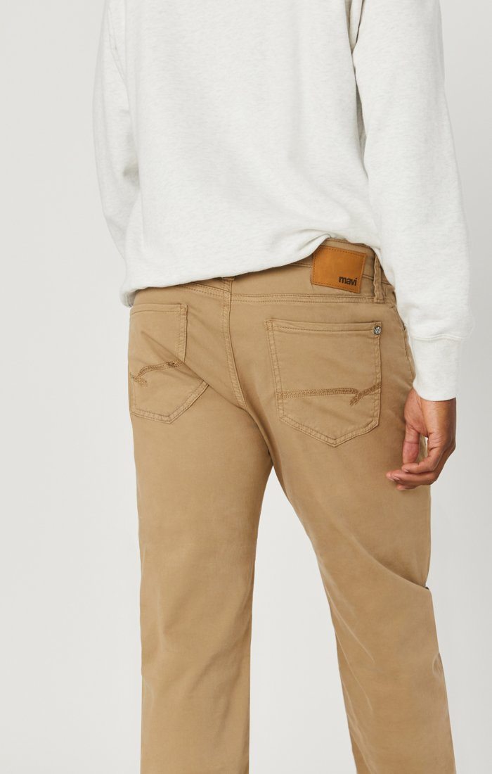 ZACH STRAIGHT LEG IN BRITISH KHAKI TWILL - Mavi Jeans