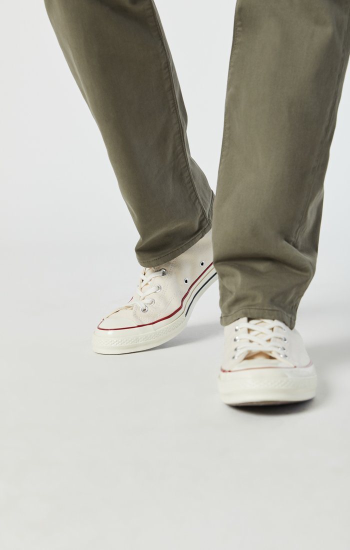 ZACH STRAIGHT LEG IN DUSTY OLIVE TWILL - Mavi Jeans