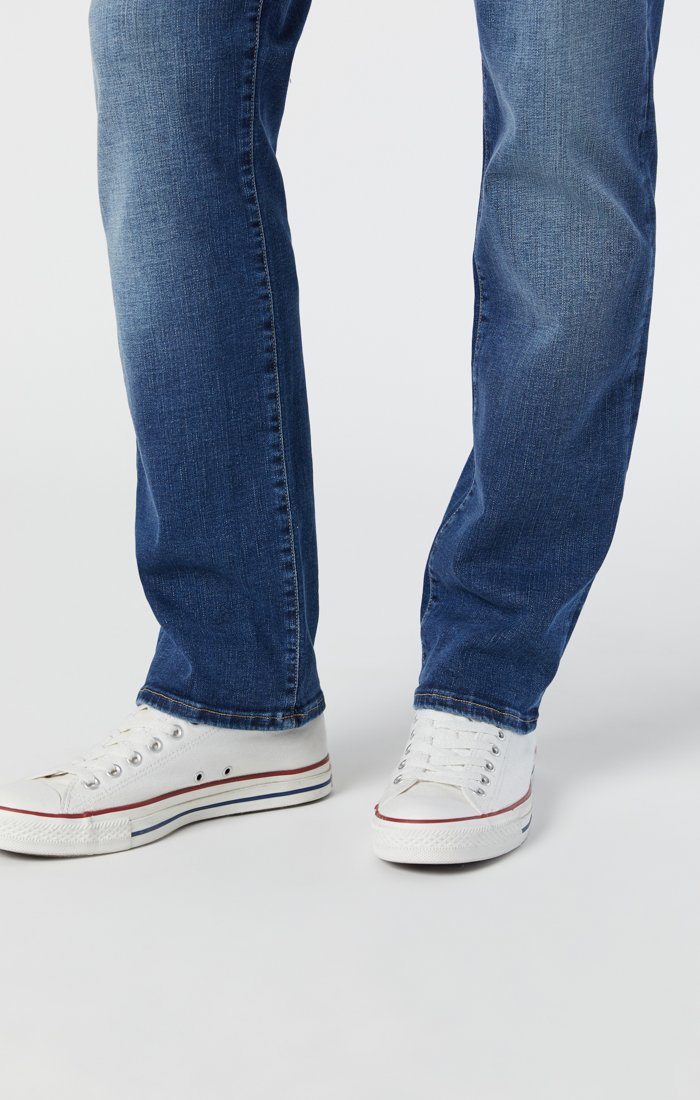ZACH STRAIGHT LEG IN MID BRUSHED ORGANIC MOVE - Mavi Jeans