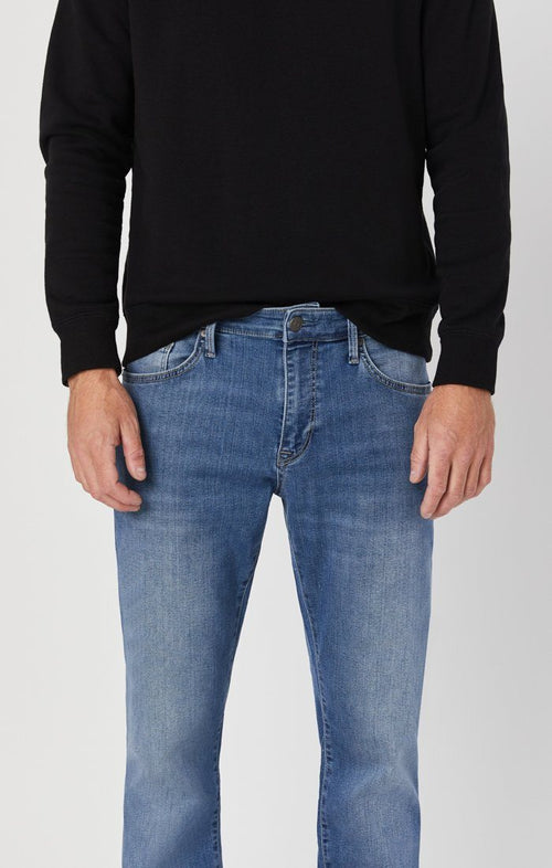 ZACH STRAIGHT LEG JEANS IN LIGHT SUPERMOVE - Mavi Jeans