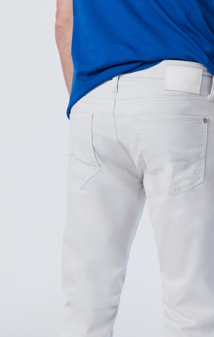ZACH STRAIGHT LEG IN OYSTER MUSHROOM TWILL - Mavi Jeans