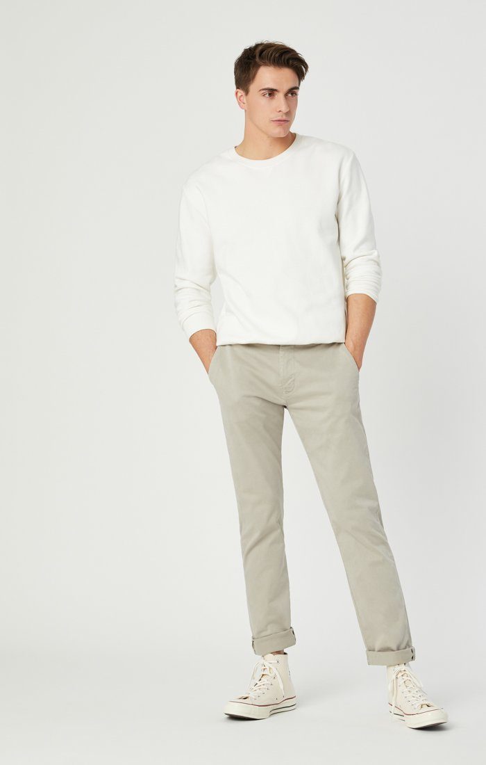 JOHNNY SLIM LEG CHINO IN STONE GREY SATEEN - Mavi Jeans