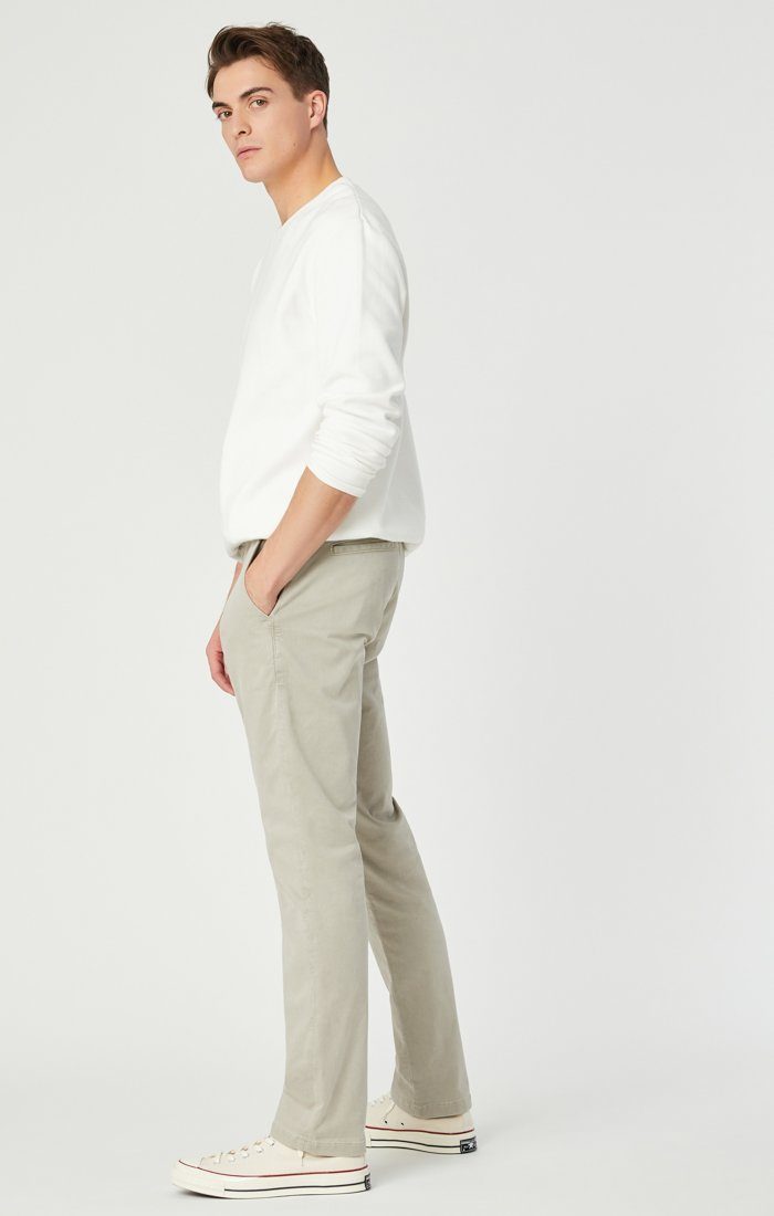 JOHNNY SLIM LEG CHINO IN STONE GREY SATEEN - Mavi Jeans