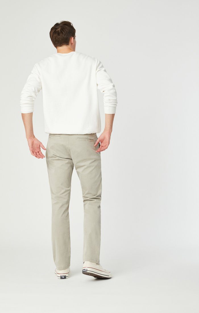 JOHNNY SLIM LEG CHINO IN STONE GREY SATEEN - Mavi Jeans