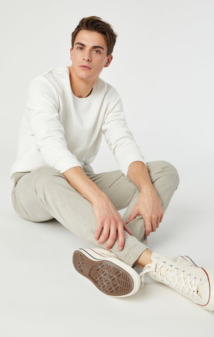 JOHNNY SLIM LEG CHINO IN STONE GREY SATEEN - Mavi Jeans