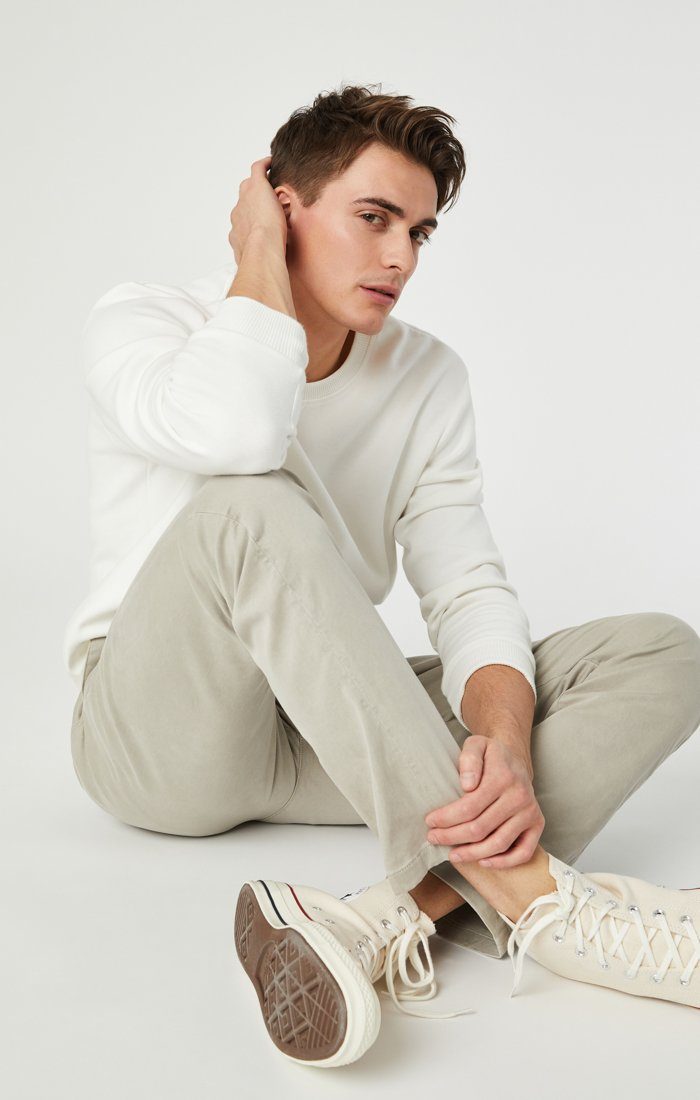 JOHNNY SLIM LEG CHINO IN STONE GREY SATEEN - Mavi Jeans