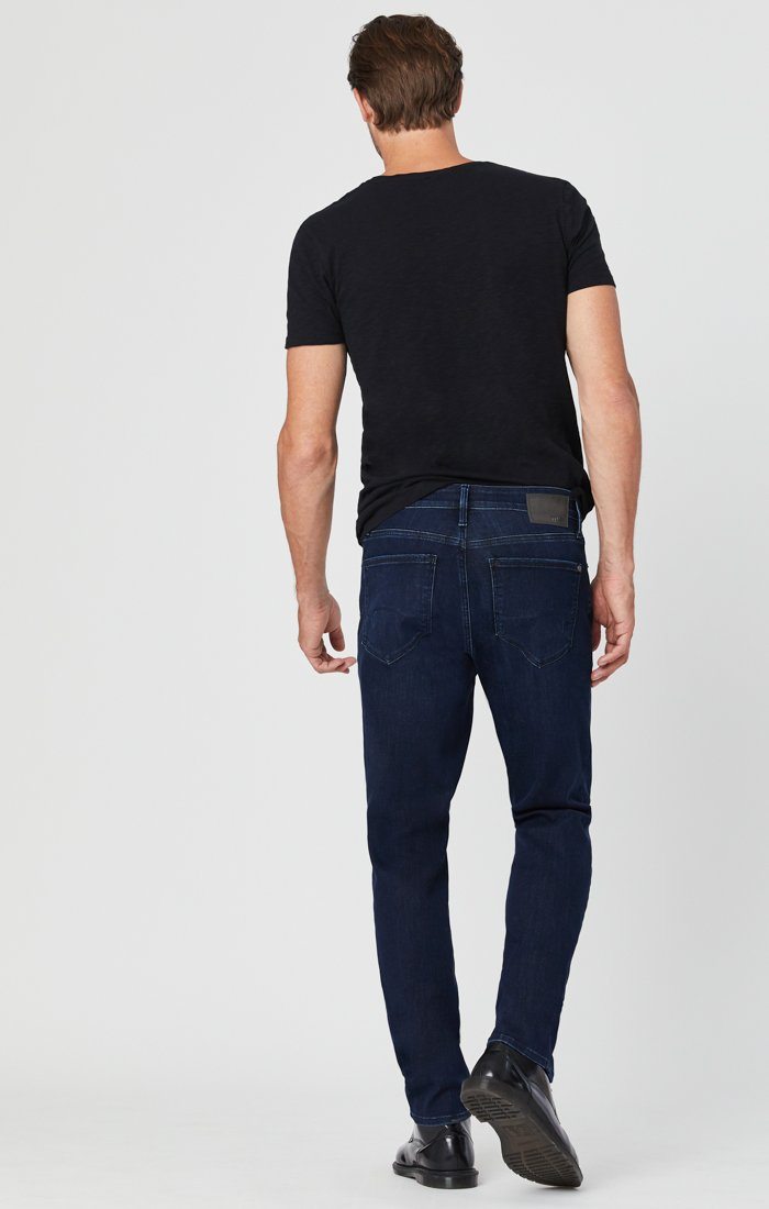STEVE ATHLETIC FIT JEANS IN DARK INK SUPERMOVE - Mavi Jeans
