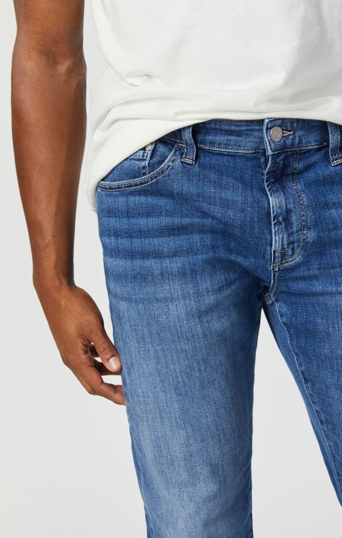 MARCUS SLIM STRAIGHT LEG JEANS IN MID FOGGY FEATHER BLUE - Mavi Jeans